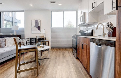 Bala-Cynwyd Apartment | Modern Apartment with Kitchen in Prime Location
