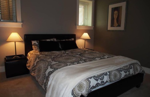 Kitsilano Apartment | Modern Retreat in Beautiful Kitsilano with Family-Friendly Perks