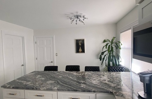 Forestview Apartment | Top-Rated Modern Apartment in Berwyn with Spa & Breakfast