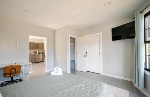 Black Rock Historic District Apartment | Eco-Friendly Modern Apartment with Hot Tub in Black Rock