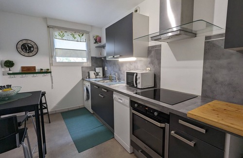 Orleans Apartment | Guest Rated 10/10: Gite Orléans with Spa & Family Amenities