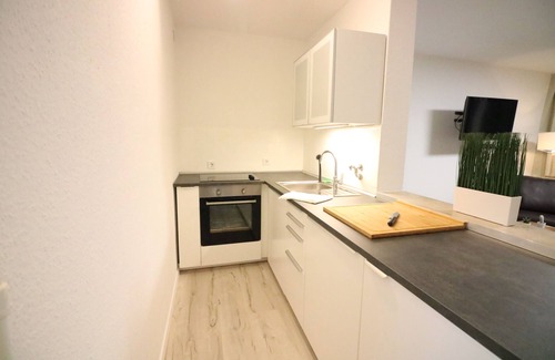 Region Hannover District Apartment | Modern Apartment in Langenhagen's Vibrant Center