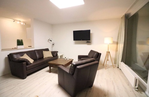 Region Hannover District Apartment | Modern Apartment in Langenhagen's Vibrant Center