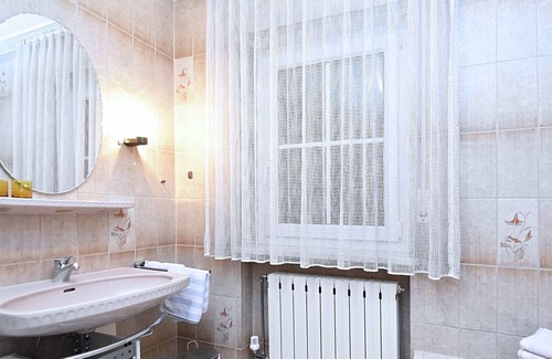 Roehrnbach Apartment | Modern Apartment in Goggersreut with Terrace