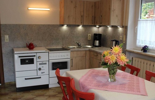 Roehrnbach Apartment | Modern Apartment in Goggersreut with Terrace