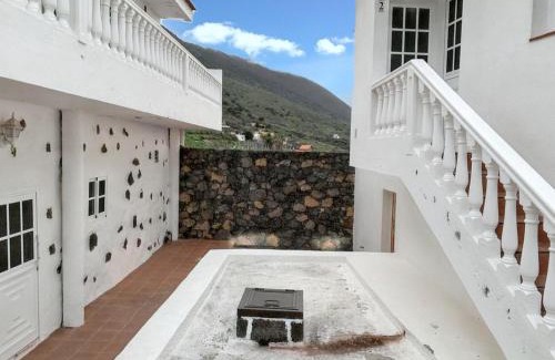 Tigaday Apartment | Cozy One Bedroom Apartment with Sea View near the Beach