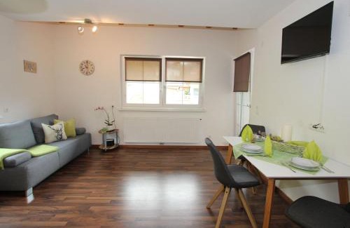 Landeck Apartment | Modern Hochgallmigg Apartment with Balcony & Family Options
