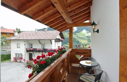 Landeck Apartment | Modern Hochgallmigg Apartment with Balcony & Family Options