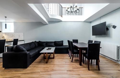 Chugureti Apartment | Pet-Friendly Modern Apartment in Historic Old Tbilisi