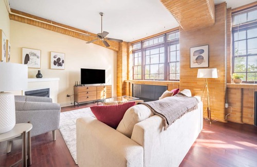 Tremont Apartment | Modern Apartment with Kitchen in Ideal Location