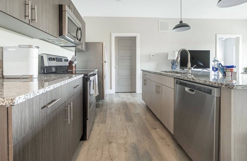 Keene Apartment | Modern Apartment in Prime Location with Family-Friendly Amenities
