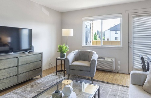 Vancouver Apartment | Stylish Apartment in Prime Location with Family Amenities