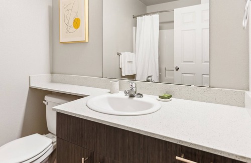 Vancouver Apartment | Modern Apartment in Prime Location with Family-Friendly Amenities