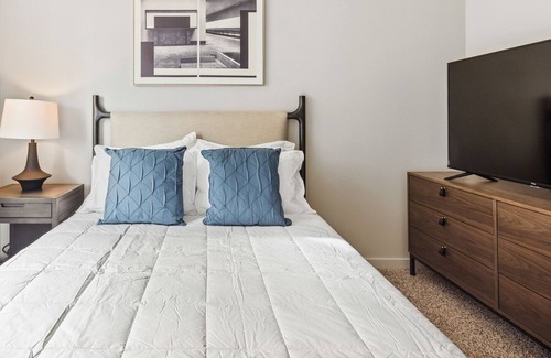 Vancouver Apartment | Modern Apartment in Prime Location with Family-Friendly Amenities