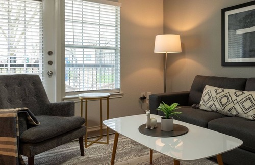 Falconhead Apartment | Modern Apartment in Prime Location (ID2642X97)