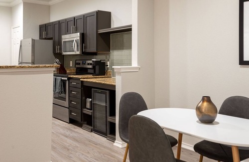 Falconhead Apartment | Modern Apartment in Prime Location (ID2642X97)