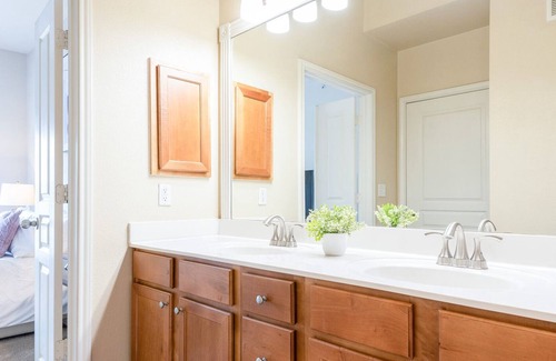 Hill Country Galleria Apartment | Modern Apartment with Pool in Prime Location