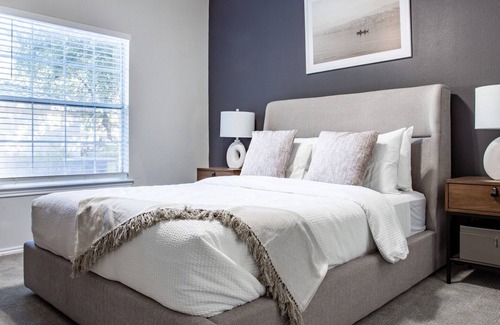 Falconhead Apartment | Modern Apartment with Kitchen in Prime City Location
