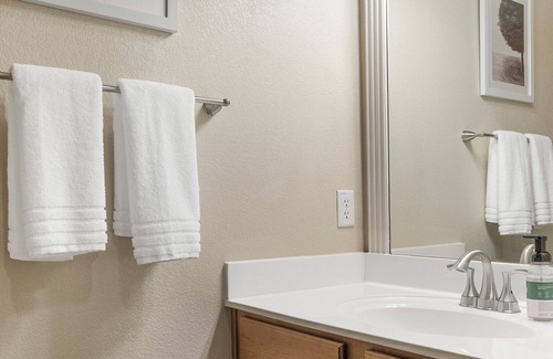 Hill Country Galleria Apartment | Modern Apartment with Kitchen in Prime Location