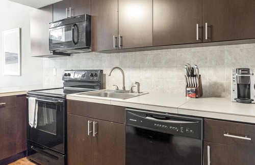Longmont Apartment | Stylish Apartment with Kitchen in Prime Location