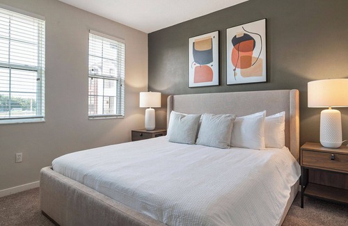 Maitland Apartment | Modern Apartment in Prime Location (ID8503X04)