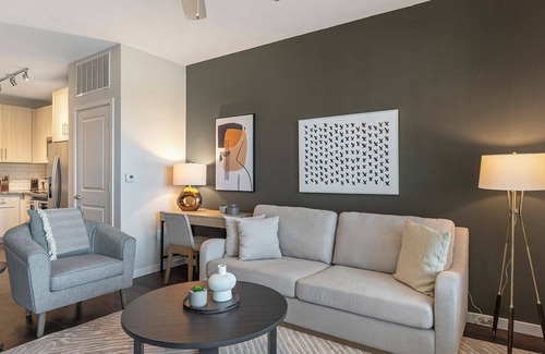 Maitland Apartment | Modern Apartment in Prime Location (ID8503X04)
