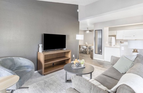 Sunrise Manor Apartment | Stylish Apartment with Kitchen & Wheelchair Access