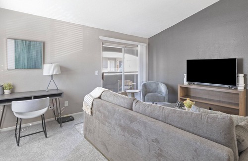 Sunrise Manor Apartment | Stylish Apartment with Kitchen & Wheelchair Access