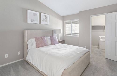 Sunrise Manor Apartment | Stylish Apartment with Kitchen & Wheelchair Access