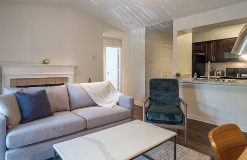 Richmond Apartment | Modern Apartment in Prime Location (ID6628X58)