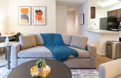 Richmond Apartment | Modern Apartment in Prime Location (ID4807X88)