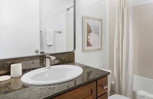 North Broadway - Holiday Apartment | Modern Apartment With Kitchen in Ideal Location