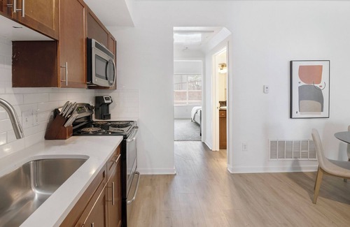 North Broadway - Holiday Apartment | Modern Apartment With Kitchen in Ideal Location