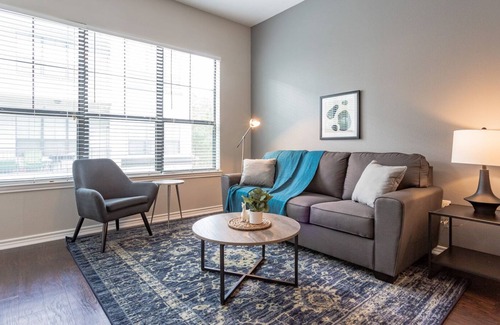Barker Apartment | Modern Apartment in Prime Location (ID3889X09)
