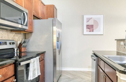 Barker Apartment | Modern Apartment in Prime Location (ID8120X43)