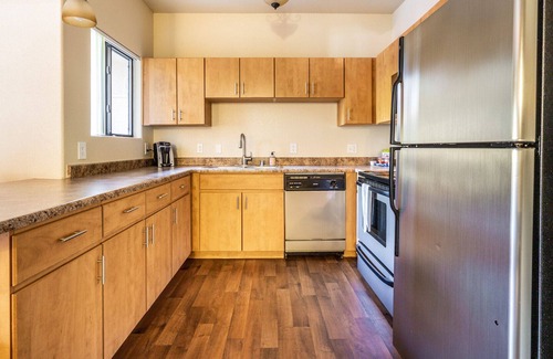 Avondale Apartment | Modern Apartment with Kitchen & Child-Friendly Amenities