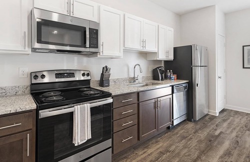 Norfolk - Virginia Beach Apartment | Modern Apartment with Kitchen in Prime Location