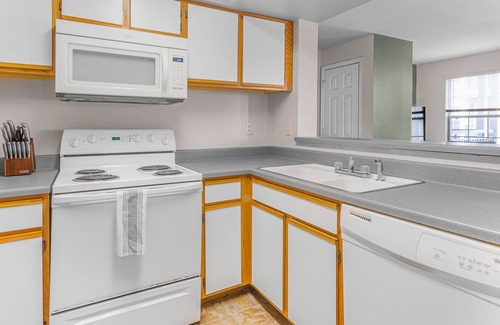 Wichita Apartment | Stylish Apartment with Kitchen in Prime Location