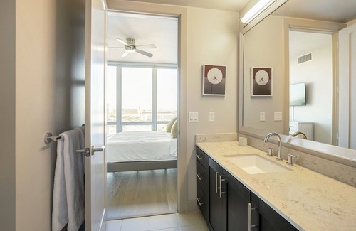 Uptown Apartment | Modern Apartment with Kitchen in Prime Location Awaits You