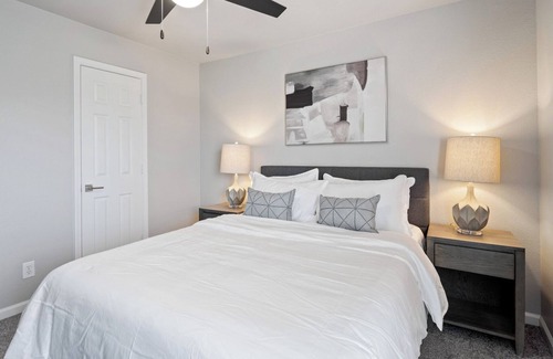Cityplace Apartment | Modern Apartment with Kitchen in Prime Location