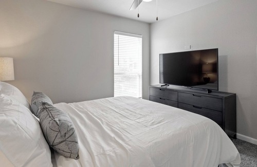 Cityplace Apartment | Modern Apartment with Kitchen in Prime Location