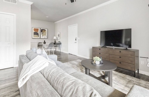 Cityplace Apartment | Modern Apartment with Kitchen in Prime Location