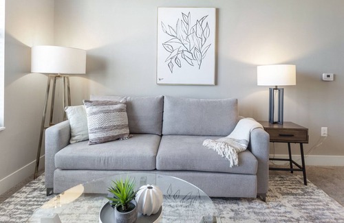 Toledo Apartment | Modern Apartment with Kitchen in Prime Location