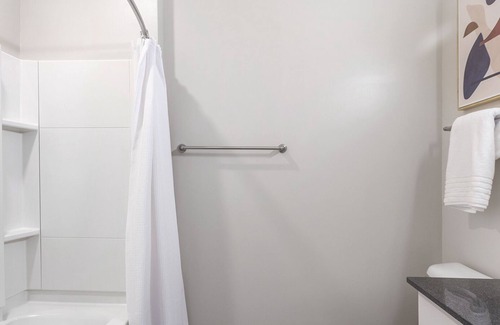 Toledo Apartment | Modern Apartment with Kitchen in Prime Location
