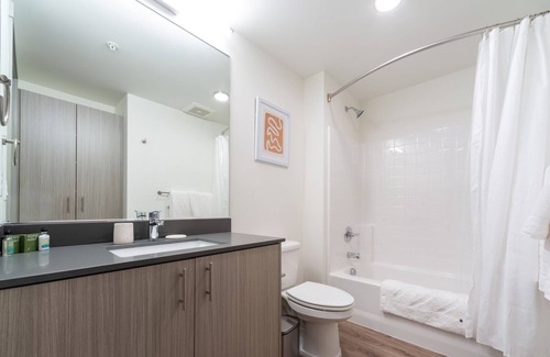 Kent Apartment | Stylish Apartment with Kitchen in Prime Location