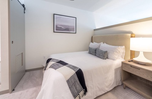 Kent Apartment | Stylish Apartment with Kitchen in Prime Location