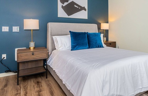Kent Apartment | Stylish Apartment with Kitchen in Prime Location Awaits