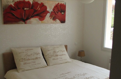 Segonzac Villa | Modern Apartment in Segonzac with Swimming Pool