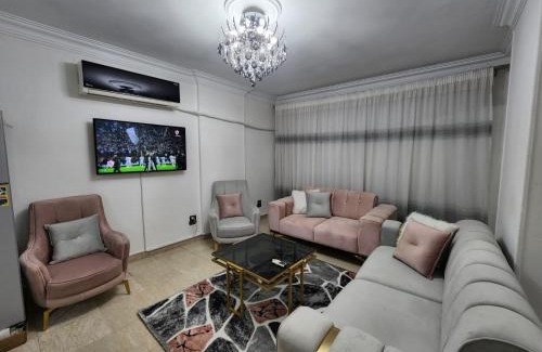 Heliopolis Apartment | Stylish Apartment Near Cairo Airport with Pool Access