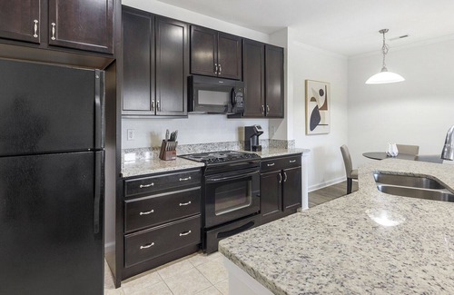 Chesapeake Apartment | Modern Apartment with Kitchen in Prime Location